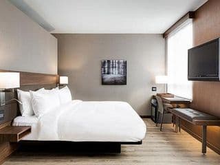 AC Hotel Atlanta Buckhead at Phipps Plaza - Photo 2
