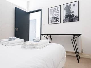 The Paddington Studio - Cool & Stylish 1BDR Mews - Photo 13