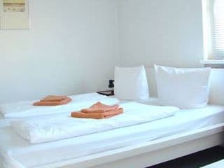 Rooms & Apartment near Zoologischen Garten - Photo 3