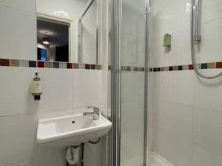 Bright Room - Photo 8