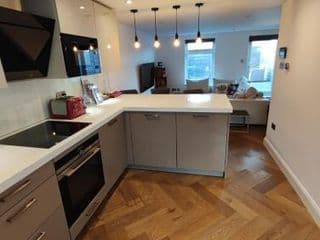 Modern 2 Bedroom Flat with private outdoor terrace - Photo 2