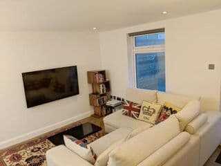 Modern 2 Bedroom Flat with private outdoor terrace - Photo 12
