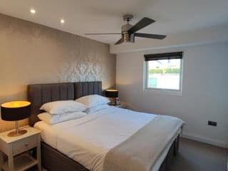 Modern 2 Bedroom Flat with private outdoor terrace - Photo 4