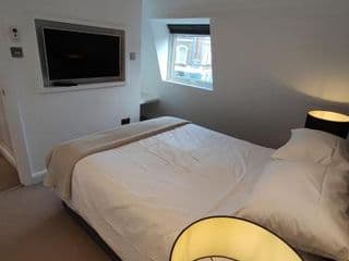 Modern 2 Bedroom Flat with private outdoor terrace - Photo 6