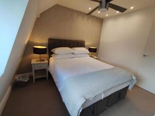 Modern 2 Bedroom Flat with private outdoor terrace - Photo 7