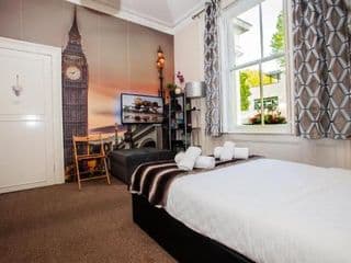 Pimlico Central London Suite near Victoria