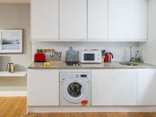Square Mile Residences - Photo 8