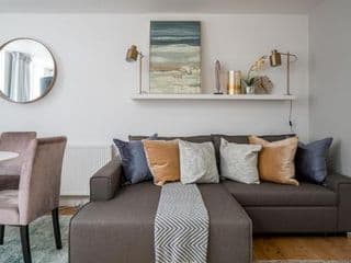 Square Mile Residences - Photo 9