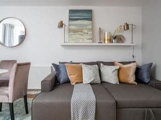 Square Mile Residences - Photo 10