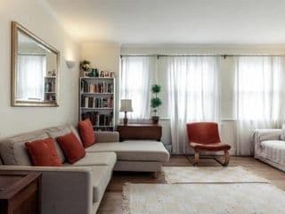 Bright 2 Bedroom Flat in Central London