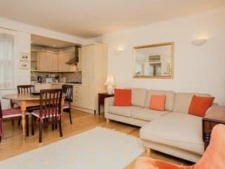Bright 2 Bedroom Flat in Central London - Photo 2