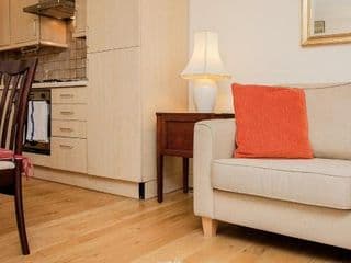 Bright 2 Bedroom Flat in Central London - Photo 15