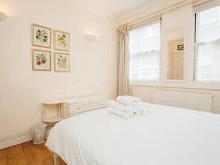 Bright 2 Bedroom Flat in Central London - Photo 3