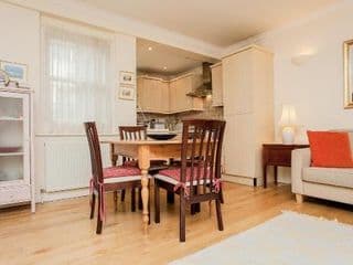 Bright 2 Bedroom Flat in Central London - Photo 4