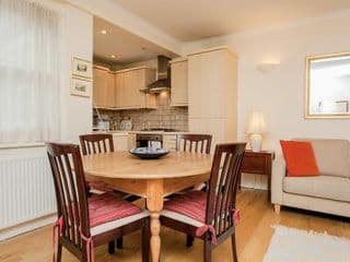 Bright 2 Bedroom Flat in Central London - Photo 5