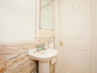 Bright 2 Bedroom Flat in Central London - Photo 9