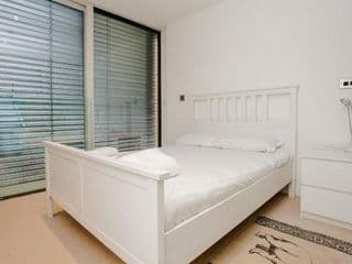 Beautiful Newly Renovated 2 Bed Apartment in Bank - Photo 14