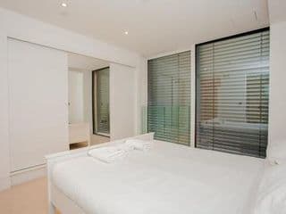Beautiful Newly Renovated 2 Bed Apartment in Bank - Photo 15