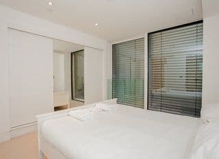 Beautiful Newly Renovated 2 Bed Apartment in Bank - Photo 23