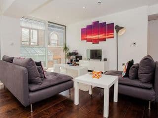 Beautiful Newly Renovated 2 Bed Apartment in Bank - Photo 10