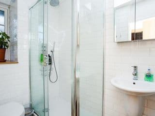 Stylish 1 Bedroom Flat in Vauxhall - Photo 9