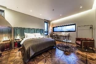 Nine Brick Hotel - Photo 16