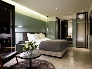 Nine Brick Hotel - Photo 10