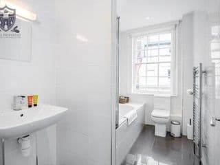 Castle Properties: The Sovereign 5 Bed Town House - Photo 9