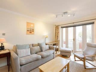 Calm 2BR apt with parking and patio, 15mins to London Eye - Photo 16