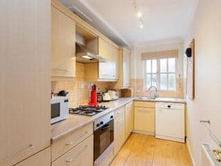 Calm 2BR apt with parking and patio, 15mins to London Eye - Photo 20