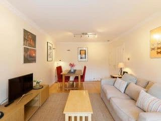 Calm 2BR apt with parking and patio, 15mins to London Eye - Photo 22