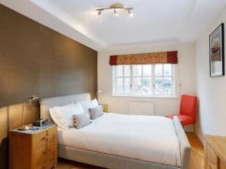 Calm 2BR apt with parking and patio, 15mins to London Eye - Photo 23
