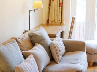 Calm 2BR apt with parking and patio, 15mins to London Eye - Photo 24