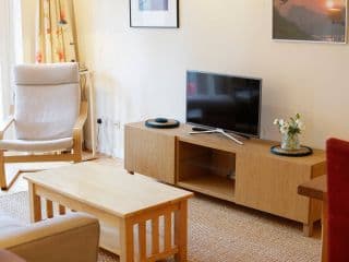 Calm 2BR apt with parking and patio, 15mins to London Eye - Photo 4