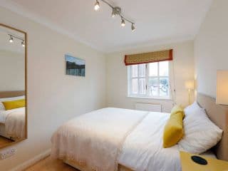Calm 2BR apt with parking and patio, 15mins to London Eye - Photo 6