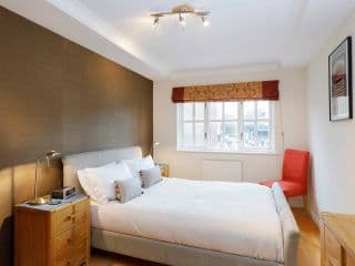 Calm 2BR apt with parking and patio, 15mins to London Eye - Photo 9