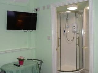 Gatwick Castle B&B - Photo 14