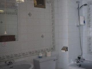 Gatwick Castle B&B - Photo 17