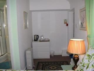Gatwick Castle B&B - Photo 18