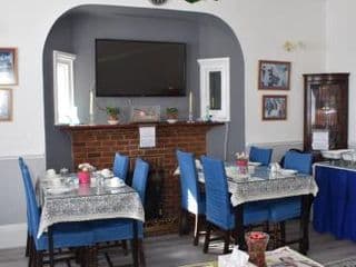 Gatwick Castle B&B - Photo 19