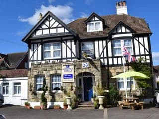 Gatwick Castle B&B - Photo 22