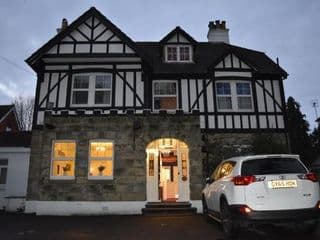 Gatwick Castle B&B - Photo 24