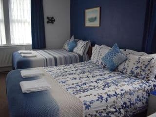 Gatwick Castle B&B - Photo 4
