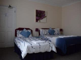 Gatwick Castle B&B - Photo 6
