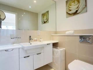 Veeve - Kenway Village - Photo 16