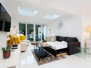Veeve - Kenway Village - Photo 3