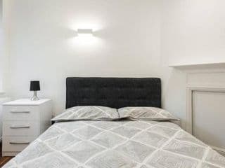 Fleet Street Apartment 3 - Photo 13