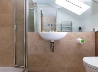3BR Apartment in Great Swiss Cottage Location - Photo 2