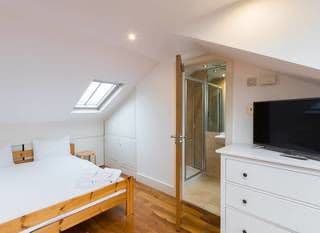 3BR Apartment in Great Swiss Cottage Location - Photo 14