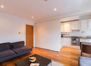 3BR Apartment in Great Swiss Cottage Location - Photo 17